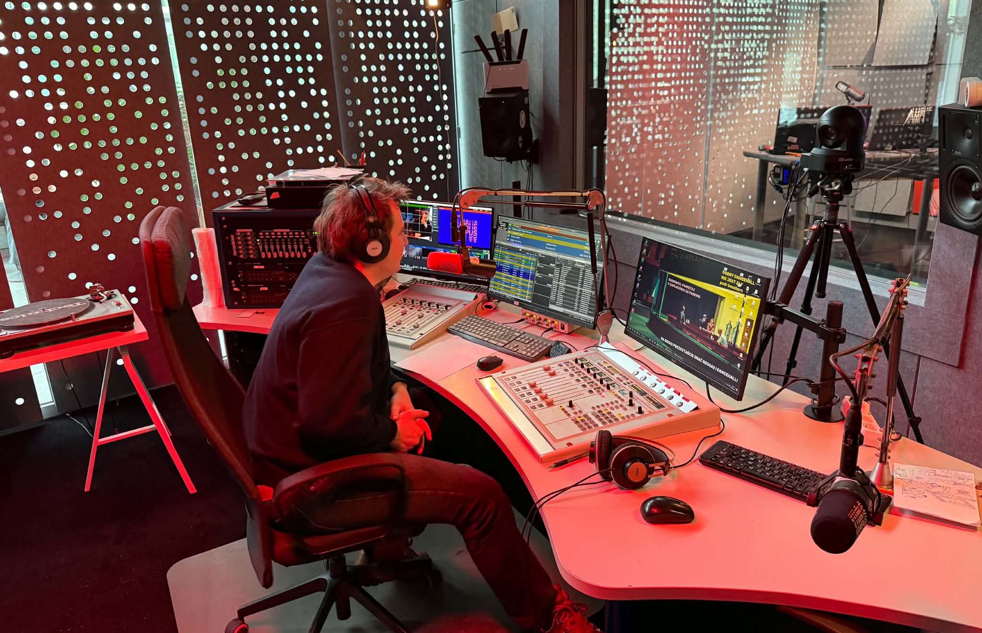 Radio znanego nadawcy telewizyjnego wciąż nie nadaje. 