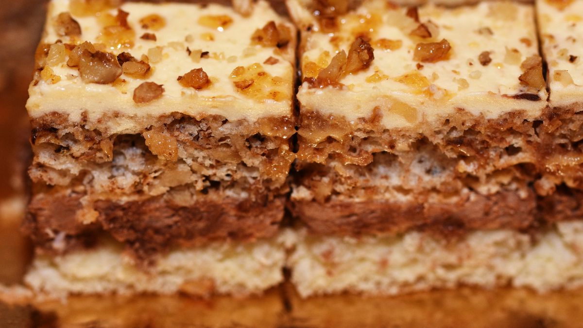 Puszyste ciasto z kefiru, maślanki i kremowego budyniu