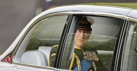 Król Karol III ma polskie korzenie. Jego przodek spoczywa na Powązkach