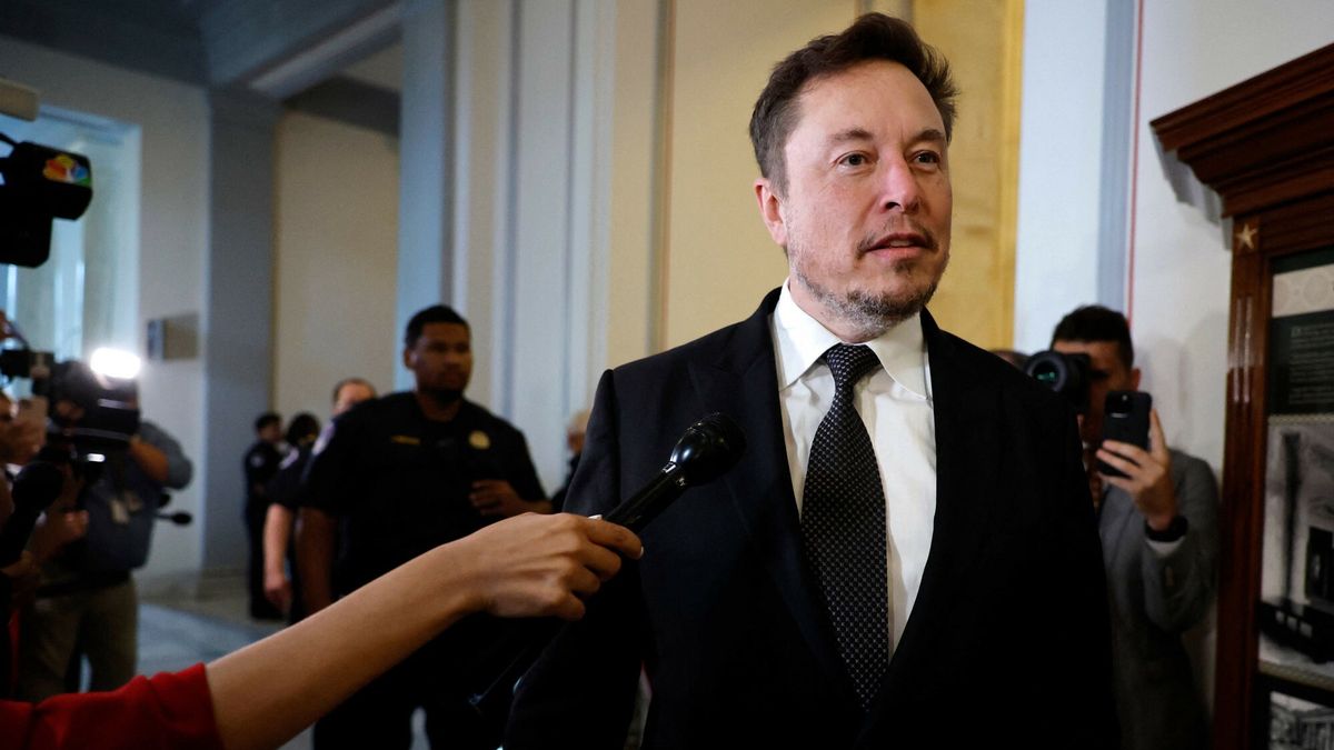 TemporaryWASHINGTON, DC - SEPTEMBER 13: Elon Musk, CEO of Tesla and X, arrives for the ?AI Insight Forum? outside the Kennedy Caucus Room in the Russell Senate Office Building on Capitol Hill on September 13, 2023 in Washington, DC. Lawmakers are seeking input from business leaders in the artificial intelligence sector, and some of their most ardent opponents, for writing legislation governing the rapidly evolving technology.   Chip Somodevilla/Getty Images/AFP (Photo by CHIP SOMODEVILLA / GETTY IMAGES NORTH AMERICA / Getty Images via AFP)CHIP SOMODEVILLA