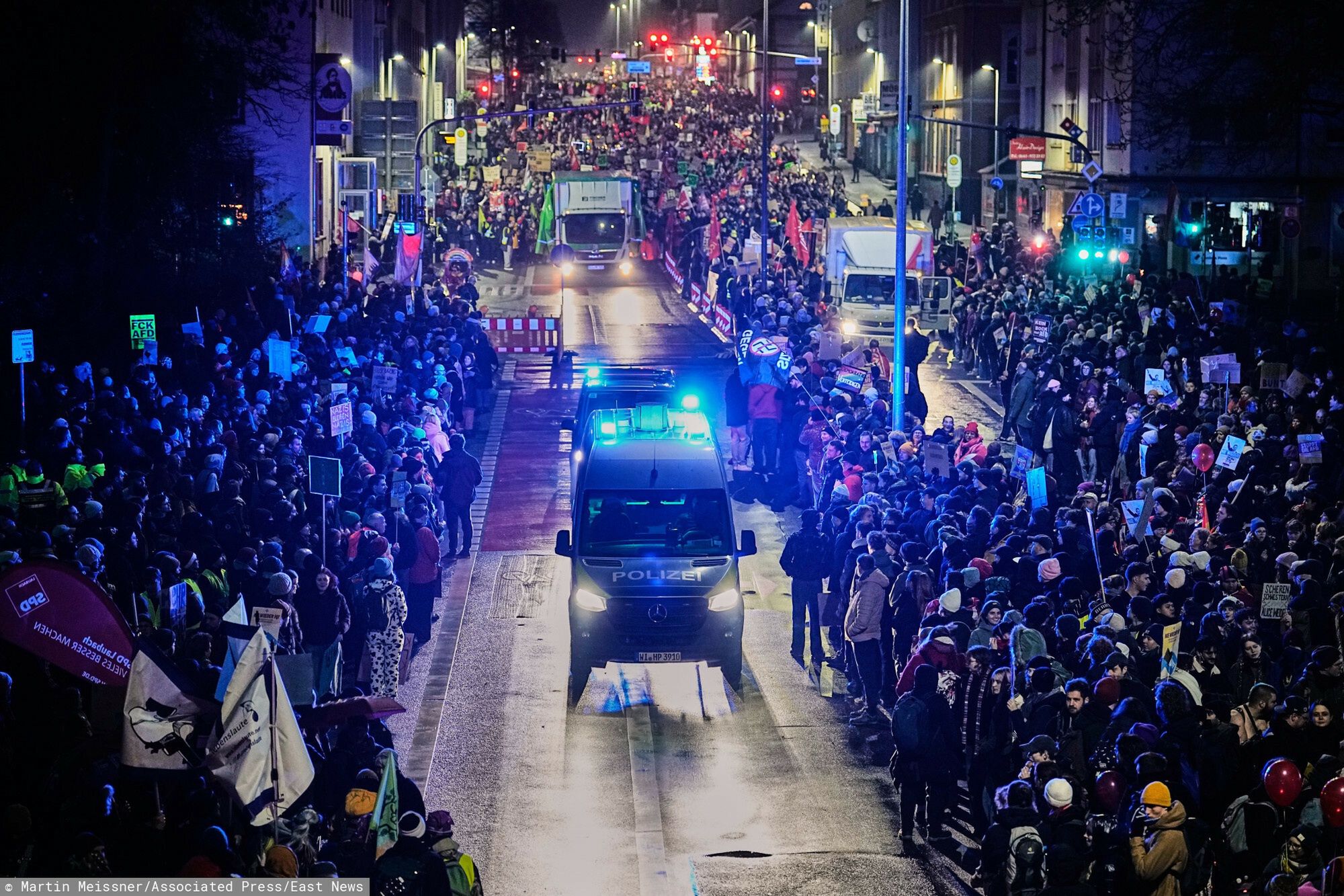Masowy protest na ulicach G przeciwko AfD