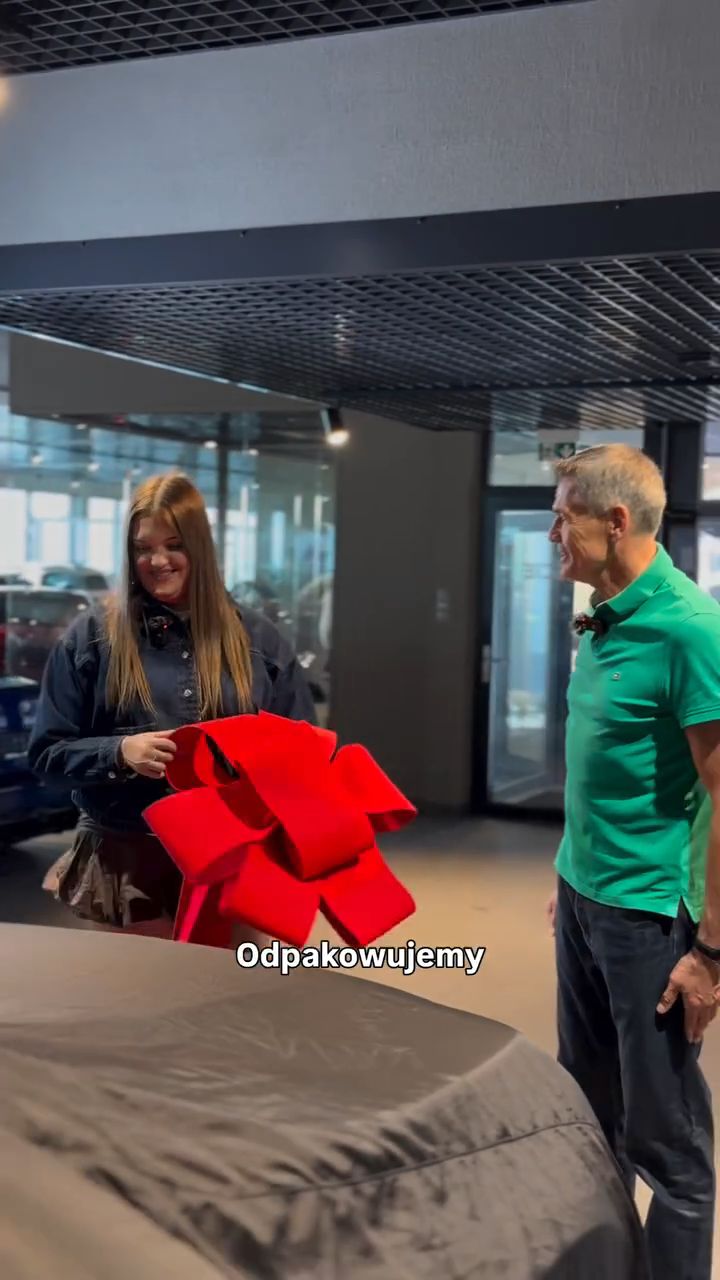 Córka Krzysztofa Hołowczyca dostała BMW na swoje 18. urodziny