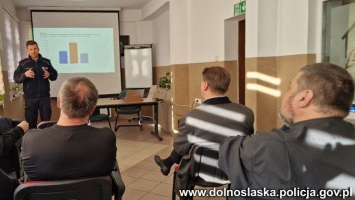 Policjanci szkolą księży z terenu Dolnego Śląska