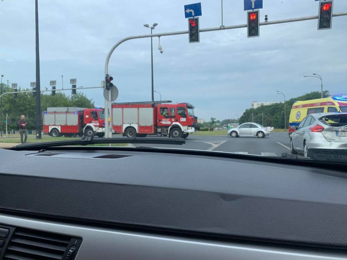 Zderzenie forda z pojazdem dostawczym na al. Solidarności