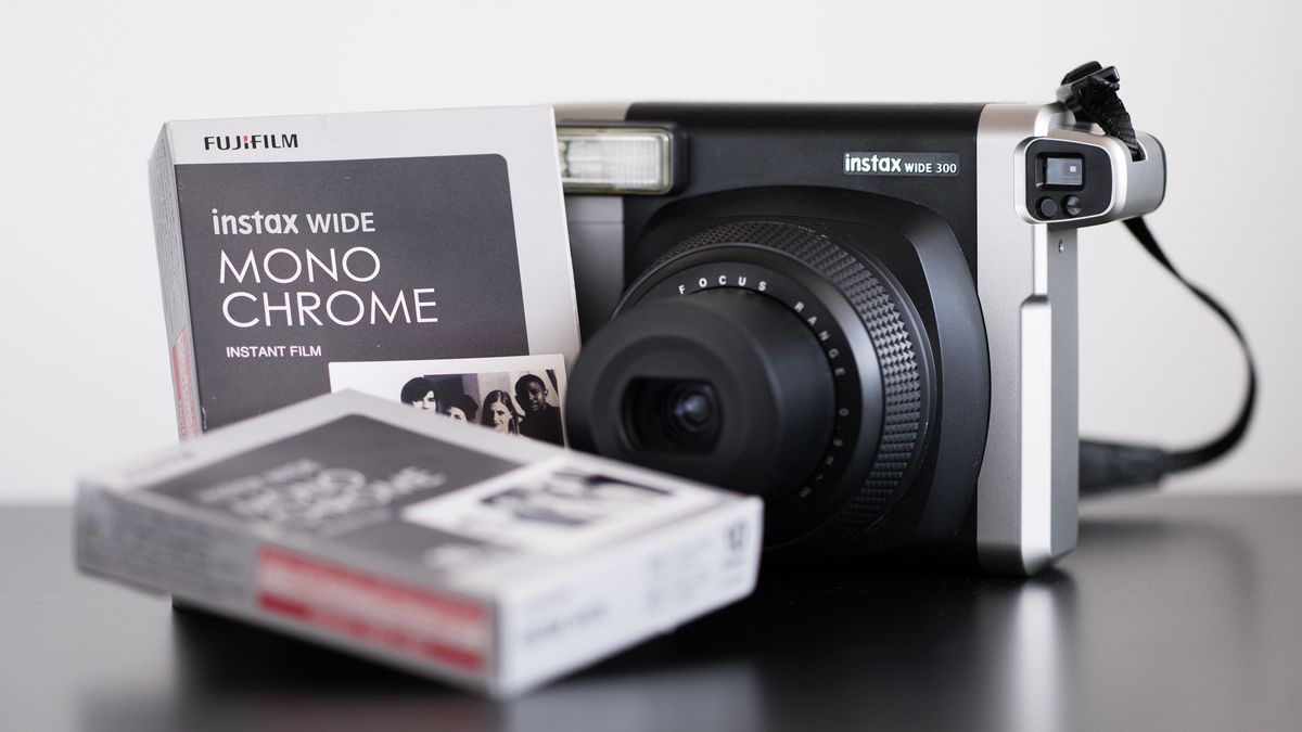 Fujifilm instax wide Monochrome – natychmiastowa czarnobiel w większym formacie 1