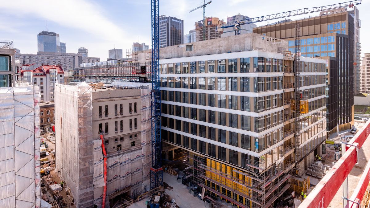 Browary Warszawskie, na terenie których znajdzie się restauracja Roberta Lewandowskiego, to wielki plac budowy