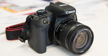 Canon EOS 77D i 800D w naszych rękach. Zobacz główne różnice i poznaj polskie ceny