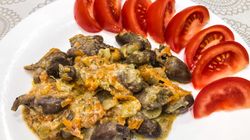 Bogate w żelazo, cynk i koenzym Q10. Dlaczego warto sięgać po serca drobiowe?