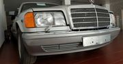 Mercedes S560 z 1986 roku na sprzedaż. Przejechał tylko 46 kilometrów