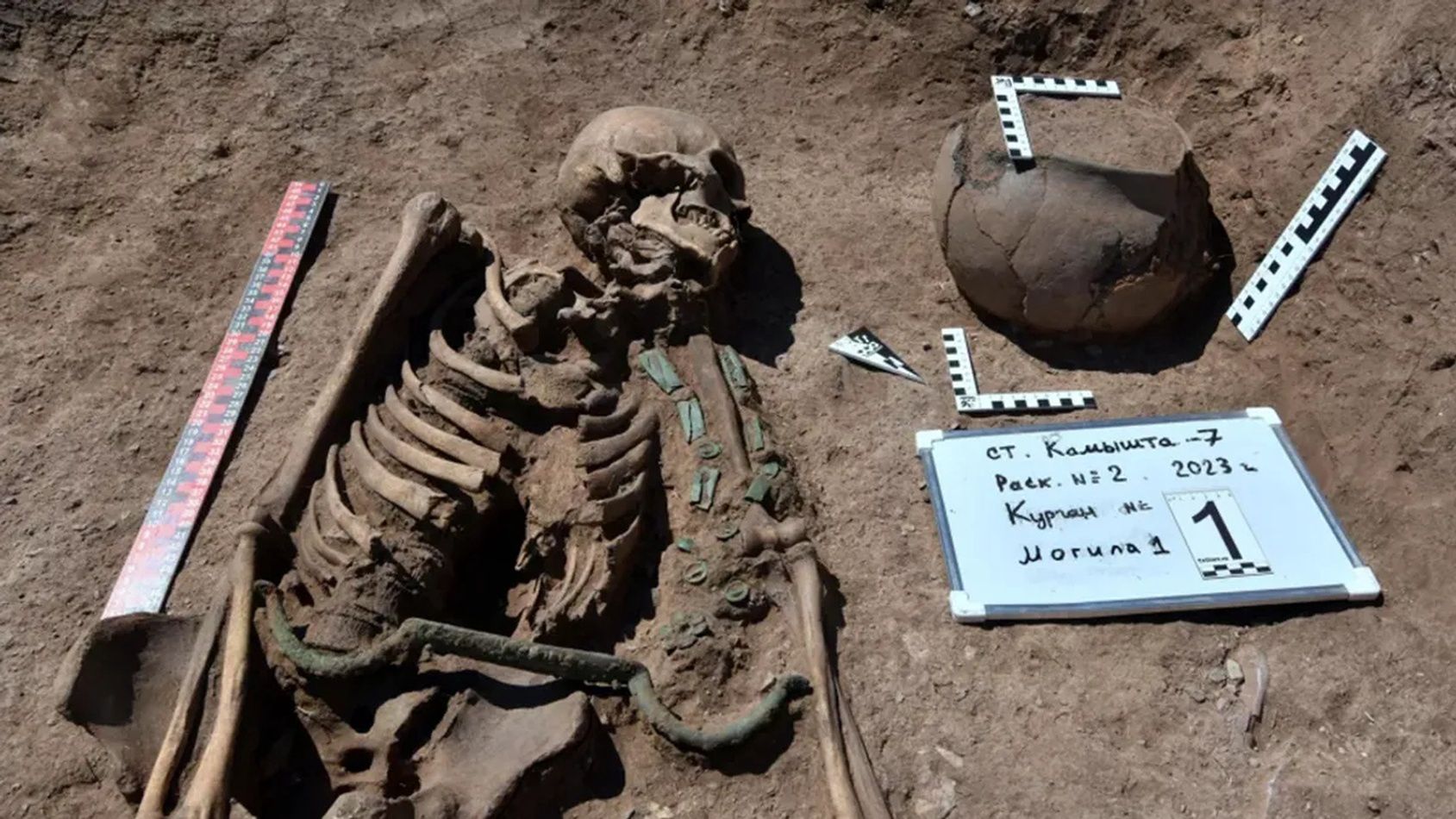 Odkryto szkielet sprzed 3 tys. lat. Badaczy zastanawia tajemniczy pas