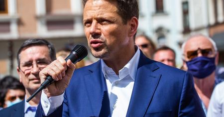 Wybory 2020. Rafał Trzaskowski ostrzega przed głosowaniem na Andrzeja Dudę. "Jeśli PiS wygra, będzie to koniec samorządu"