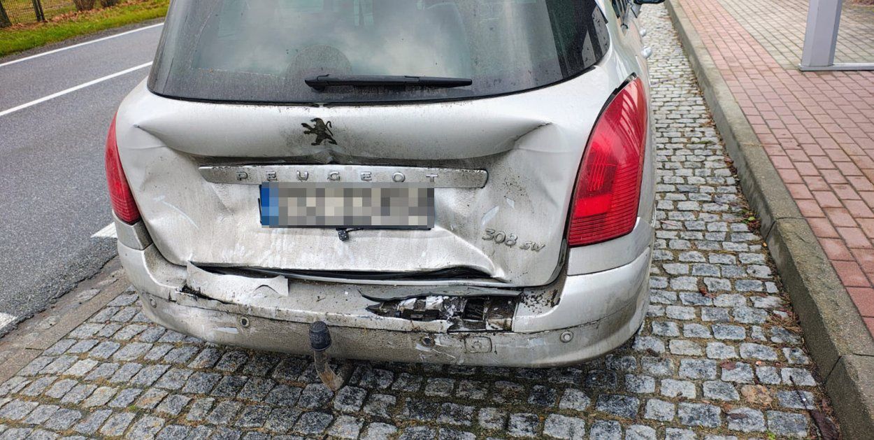 Drzonów: Kolizja na DK20. BMW uderzyło w Peugeota