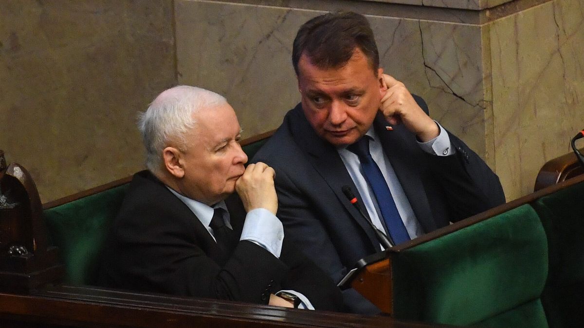 Prezes PiS Jarosław Kaczyński oraz wicepremier, minister obrony narodowej Mariusz Błaszczak
