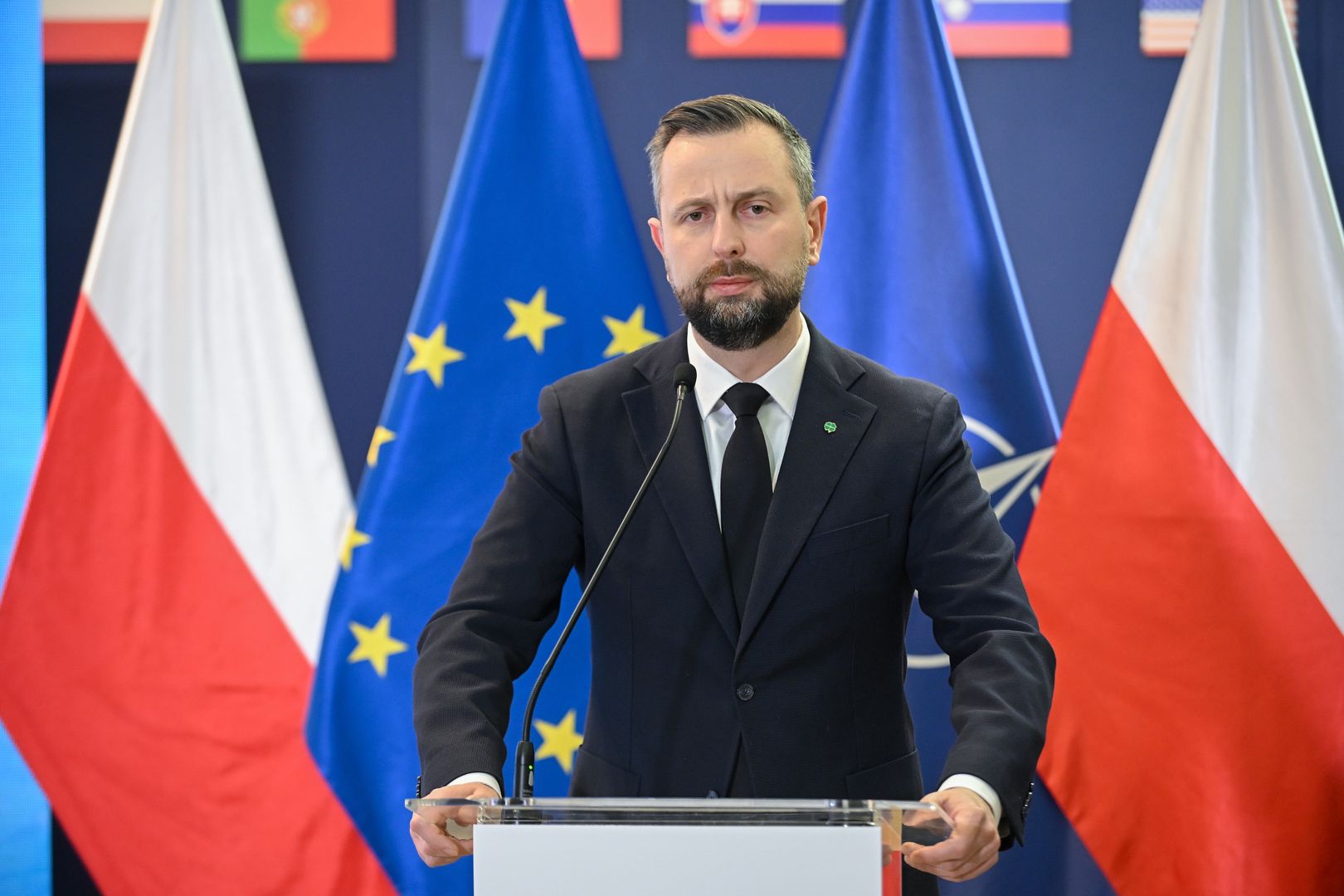 Warszawa, 12.12.2024. Wicepremier, minister obrony narodowej Władysław Kosiniak-Kamysz bierze udział w podpisaniu umowy na zakup bezzałogowego systemu powietrznego MQ-9B SkyGuardian dla Wojska Polskiego w siedzibie MON w Warszawie, 12 bm. Umowa ma na celu zwiększenie zdolności Sił Zbrojnych RP w zakresie pozyskiwania danych rozpoznawczych. (ad) PAP/Marcin Obara