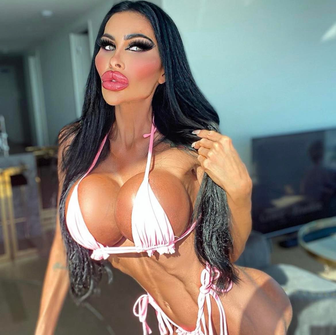 33-letnia Tara Jayne zoperowała się na "żywą lalkę Barbie"