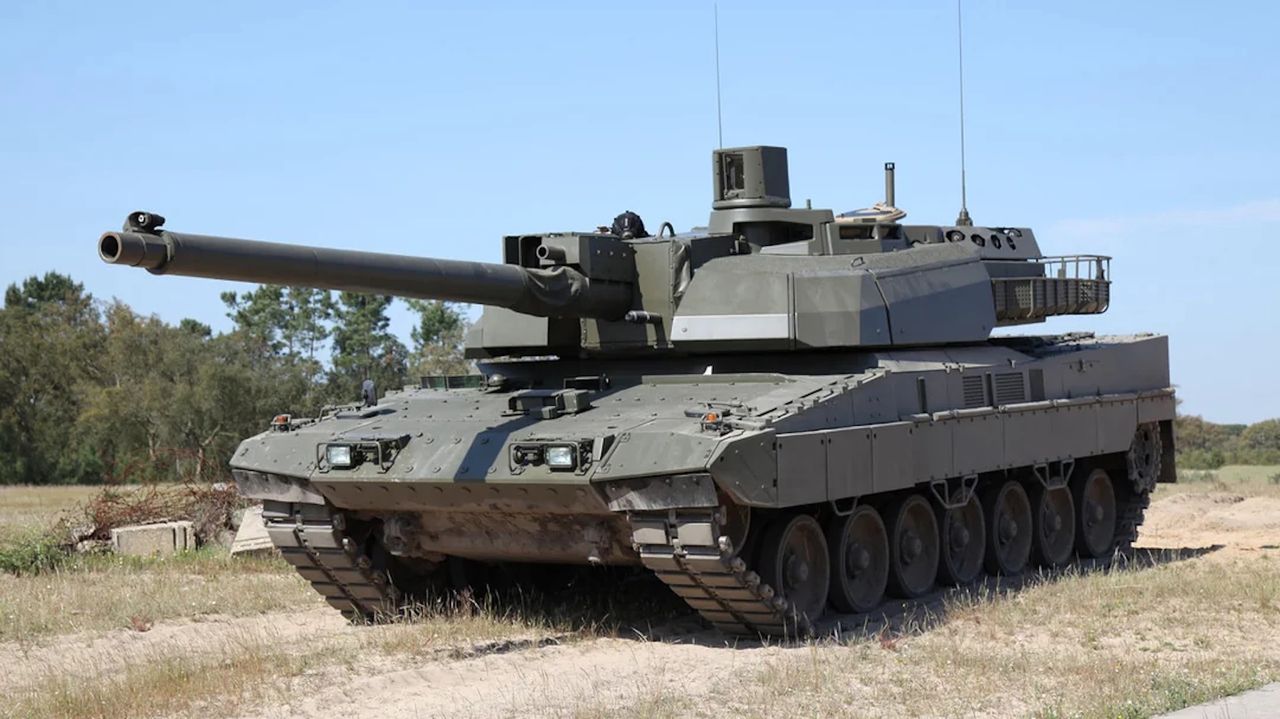 MGCS - demonstrator EMBT z 2018 r. (podwozie niemieckiego Leoparda 2 z wieżą francuskiego czołgu Leclerc)