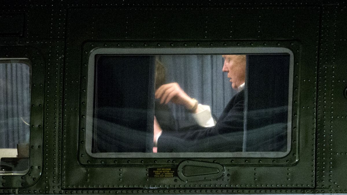 Donald Trump na pokładzie Marine One. (zdj. podgl.).