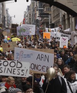 Strajkowali przeciwko obostrzeniom. Starcia z policją w Brukseli