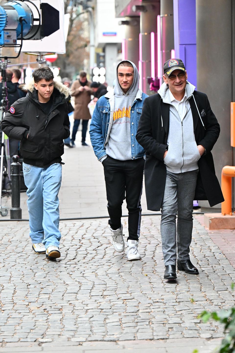 Robert Gonera z synami przed studiem "Dzień Dobry TVN"