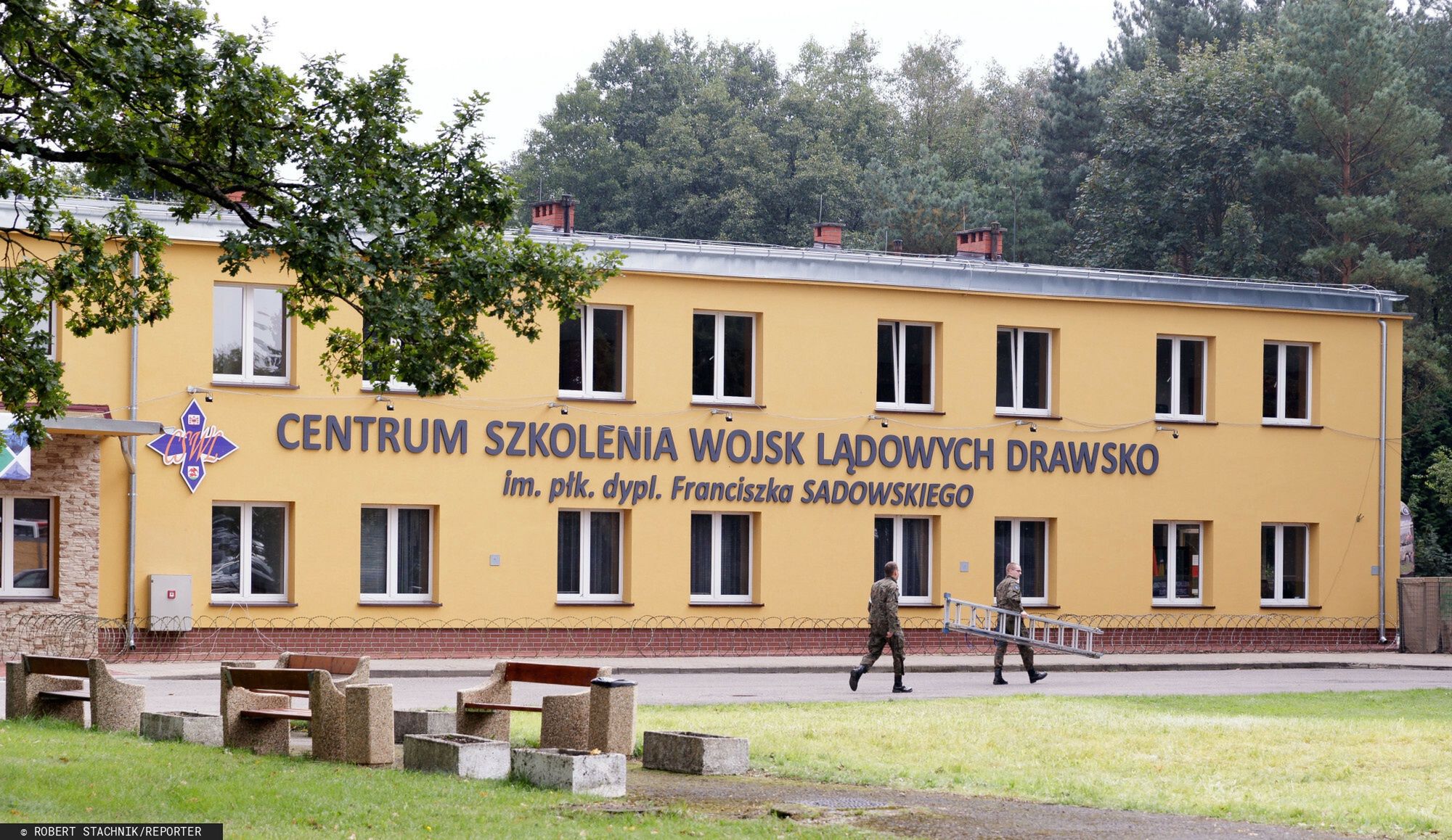 Prezydent i minister obrony na manewrach Dragon-17
26.09.2017 Drawsko Pomorskie Manewry Dragon-17 najwieksze cwiczenia Sil Zbrojnych RP z udzialem prezydenta Andrzeja Dudy i ministra obrony Antoniego Macierewicz na poligonie w Drawsku Pomorskim N/z Centrum Szkolenia Wojsk Ladowych   fot. Robert Stachnik/REPORTER
Robert Stachnik/REPORTER