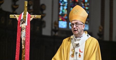 "Wojna goni wojnę". Abp Galbas nawołuje do zgody