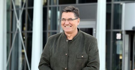Willa, jacht. Sławomir Świerzyński ŻYJE JAK KRÓL. Wszystko dzięki disco polo