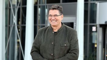 Willa, jacht. Sławomir Świerzyński ŻYJE JAK KRÓL. Wszystko dzięki disco polo