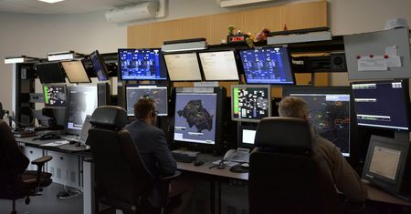 Rząd zmusi kontrolerów do pracy? "W Polsce nie ma stanu wojennego"