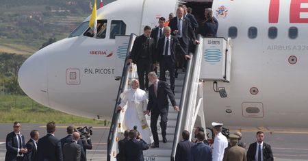 Samolot miał usterkę. Papież wróci maszyną pożyczoną od króla Hiszpanii