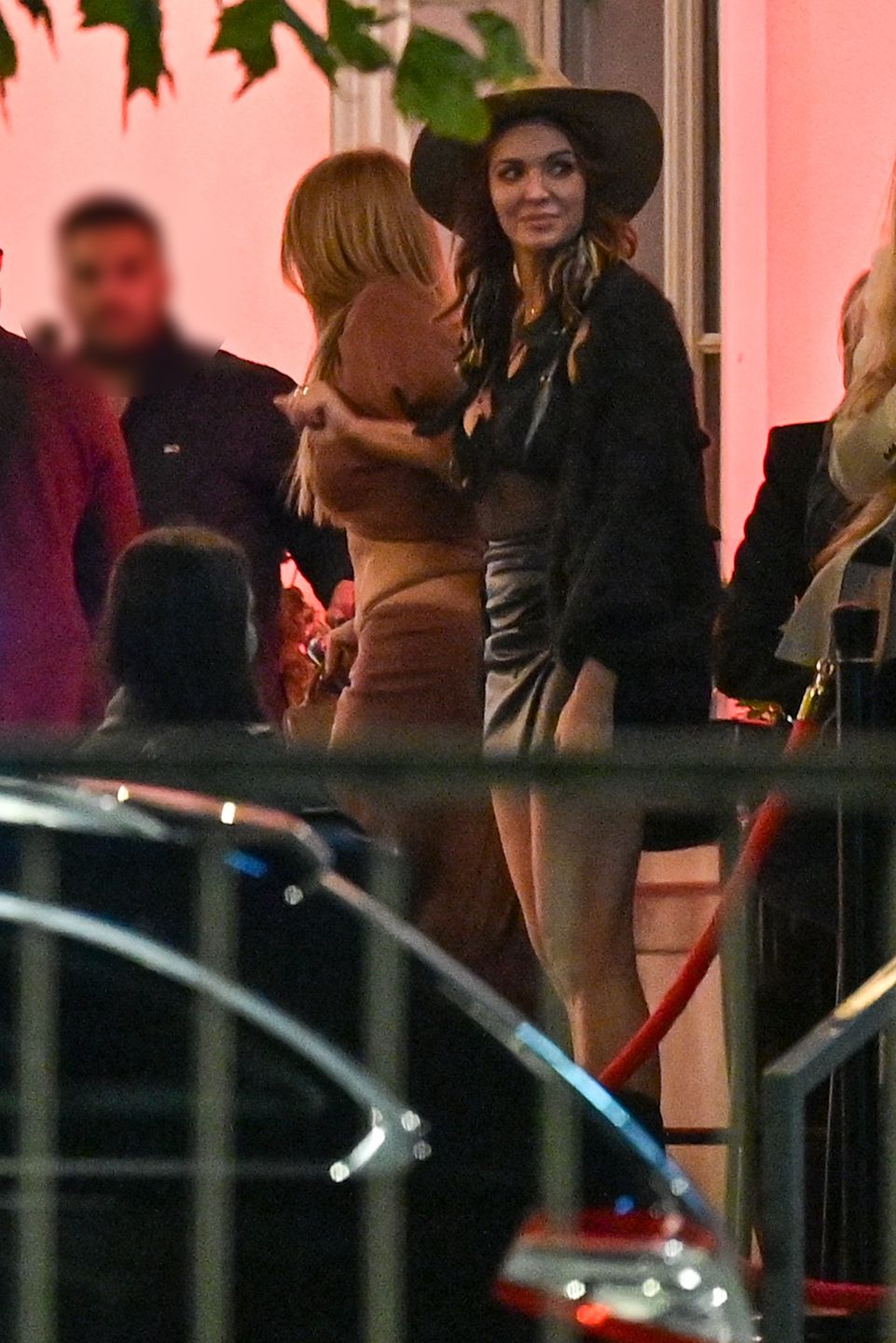 Anna Wendzikowska pod klubem nocnym