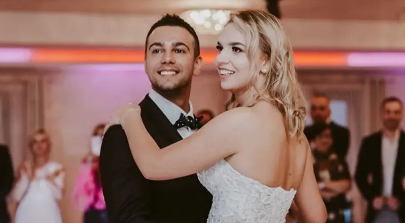 "Publicznie cię oplułem". Prosi byłą żonę o wybaczenie