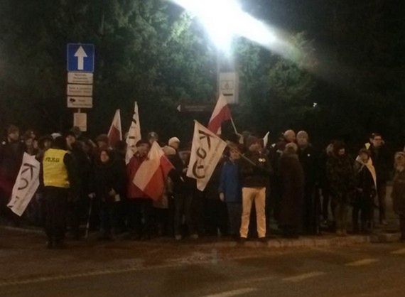 KOD przed Sejmem. "Spontaniczny protest"