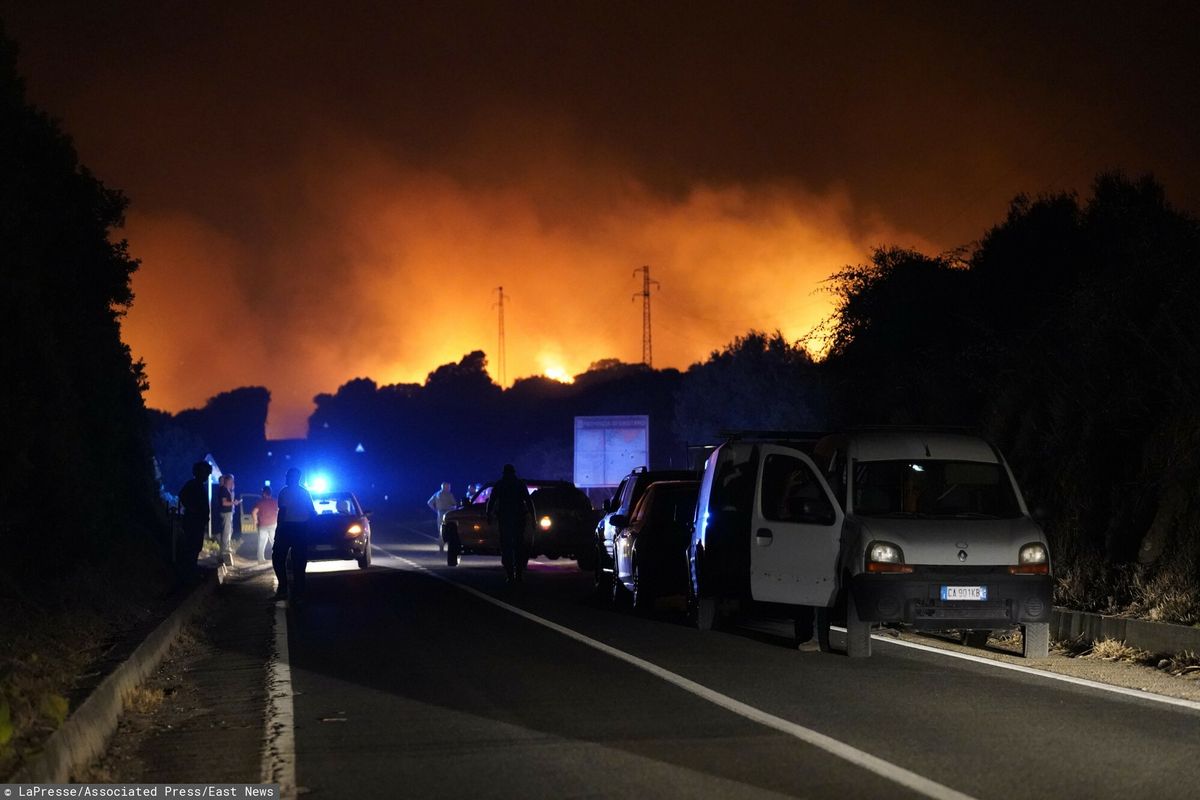 Włochy. Mieszkańcy Sardynii uciekają z domów. Pożary pustoszą wyspę 