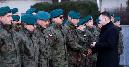 Szef MON kusi wyższym żołdem. Prawie 5 tys. zł dla ochotników