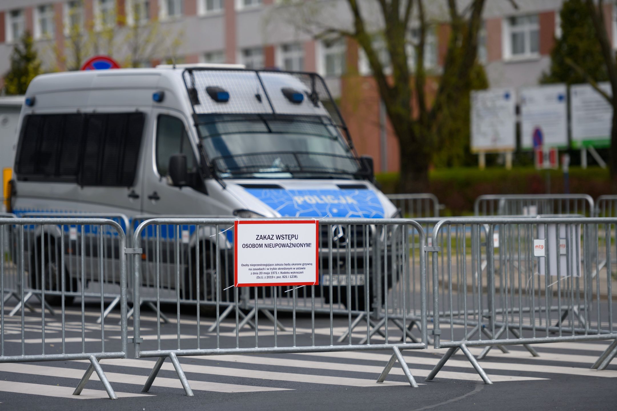 Koronawirus w Polsce. Amnesty International uważa, że pod pretekstem walki z epidemią rząd polski łamie prawa człowieka