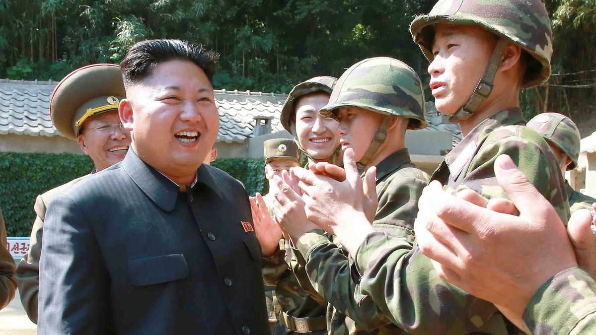 Kim Dzong Un wizytuje wojska Korei Północnej. Zdjęcie ilustracyjne