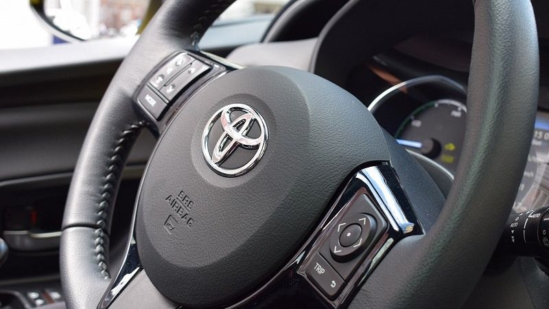 toyota yaris hybrid kierownica samochód auto