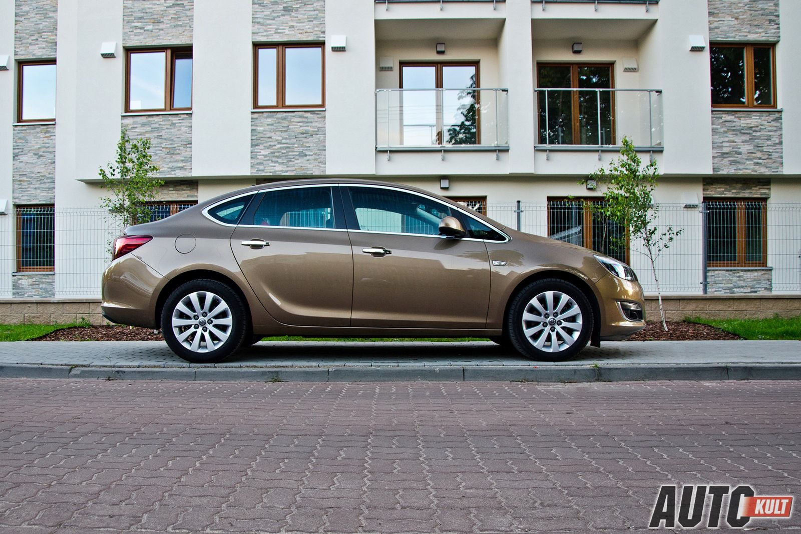 Opel Astra Tourer 1,4 Turbo LPGTEC Enjoy vs. Opel Astra Sedan 1,7 CDTI Business - test [galeria] 20