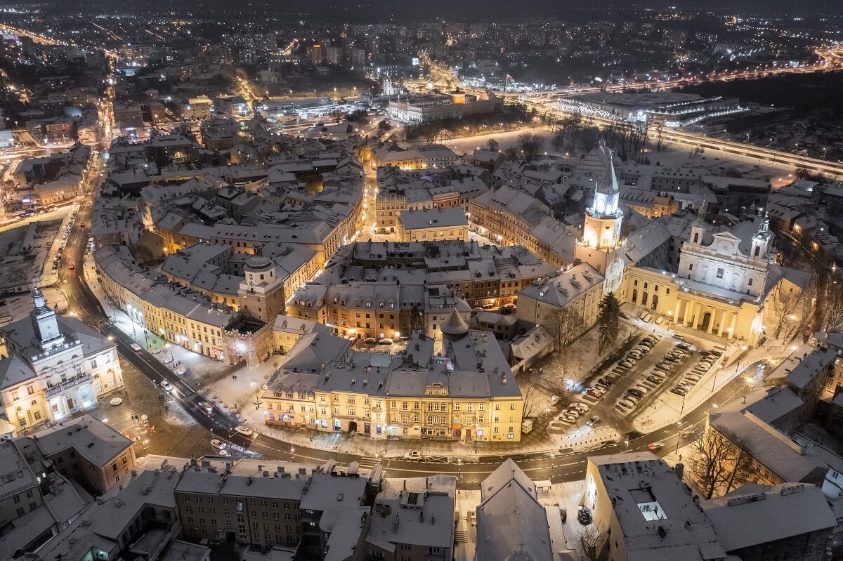Panorama miasta wieczorową porą