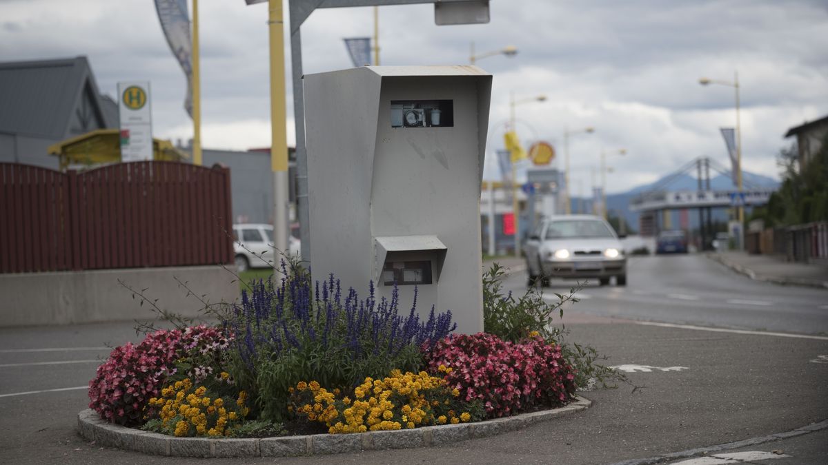 Mandaty z fotoradarów za granicą coraz częściej trafiają