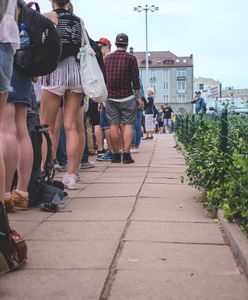 Oblężenie urzędu w Poznaniu. Pośrednicy biorą do 500 zł za "numerek"