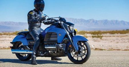 Naga, ale z klasą: Honda Gold Wing F6C
