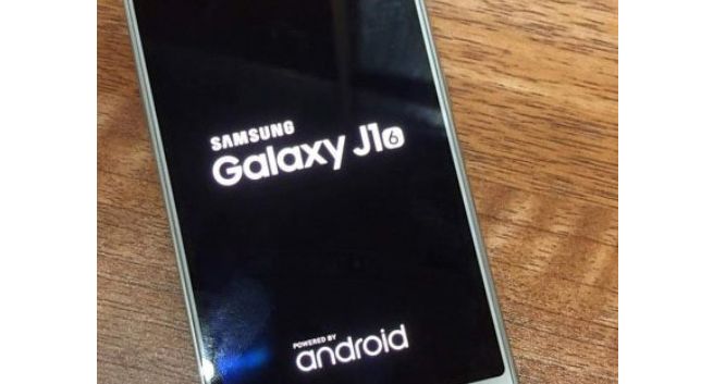 Nowa wersja Galaxy J1 z szybszym procesorem, większym ekranem i pamięcią RAM