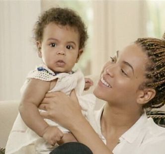 Beyonce pokazuje córkę! (FOTO)