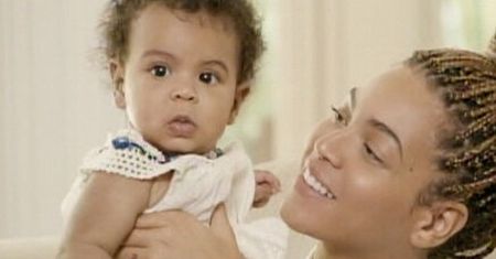 Beyonce pokazuje córkę! (FOTO)