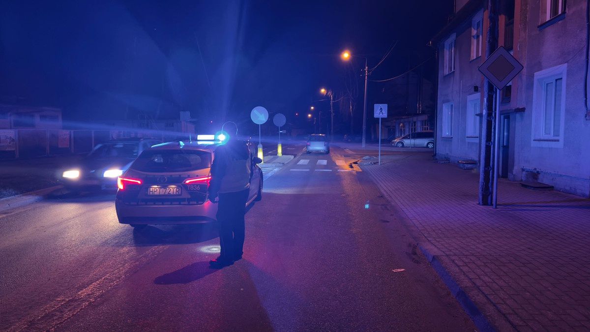 Policjanci pracowali na miejscu wypadku drogowego