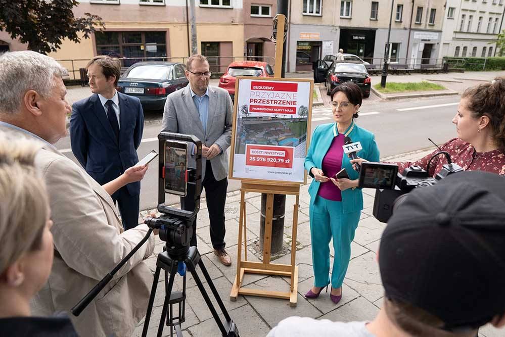 "Ma być bardziej zielono". Rozpoczynają budowę deptaka od wycinki drzew