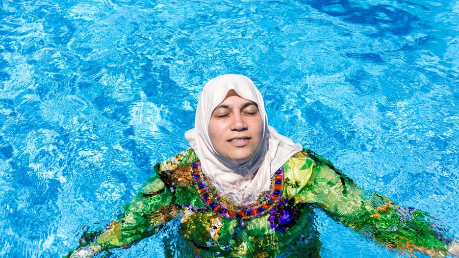 Burkini to kostium kąpielowy przeznaczony dla muzułmanek (od połączenia słów burka i bikini)
