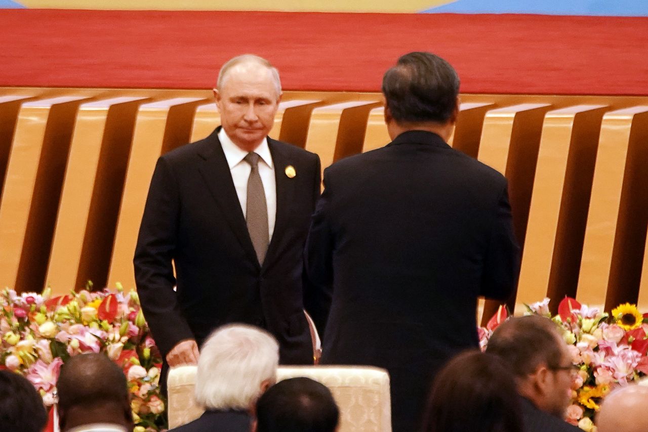 China restricts exports to Russia