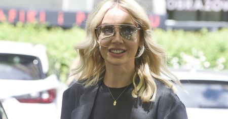 Agnieszka Woźniak-Starak mieszka w przestronnej willi. Sofa robi wrażenie